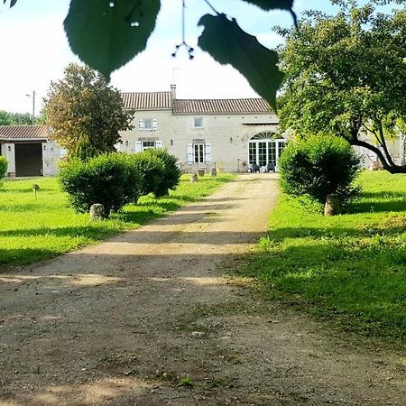 La Revetizon Bed & Breakfast Siecq Bagian luar foto