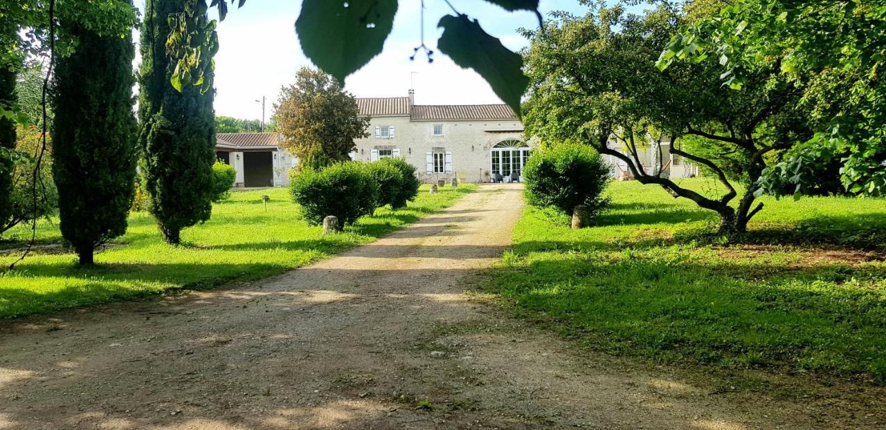 La Revetizon Bed & Breakfast Siecq Bagian luar foto