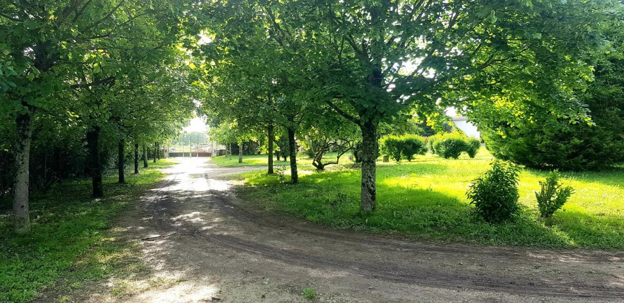La Revetizon Bed & Breakfast Siecq Bagian luar foto