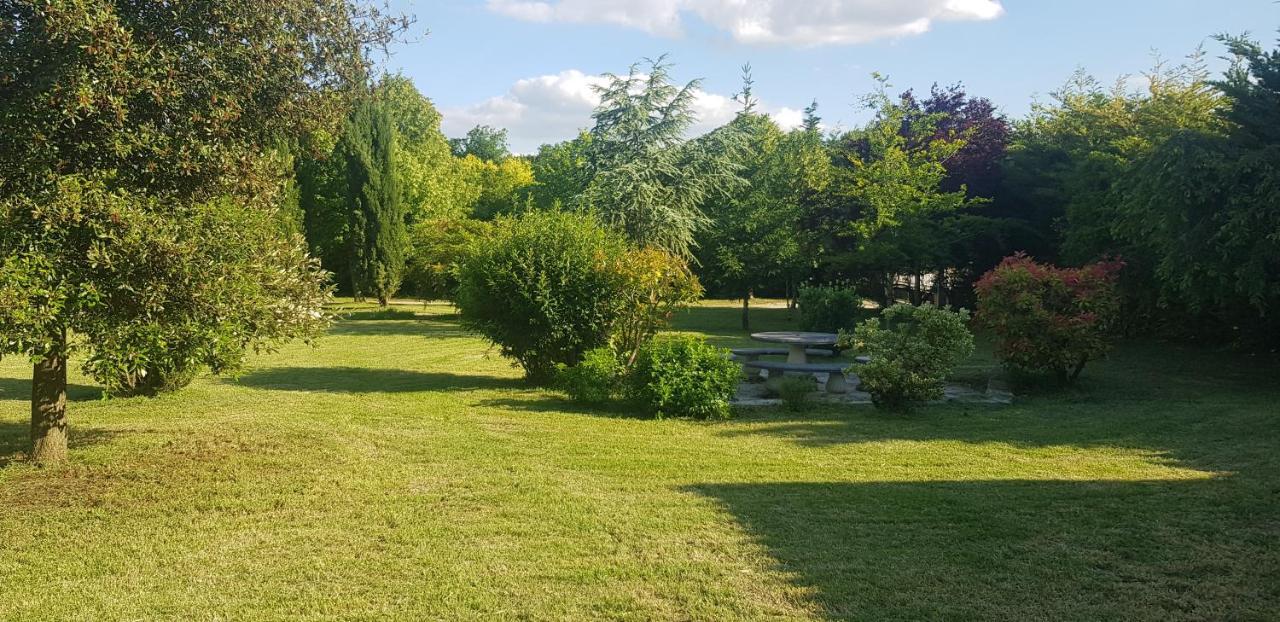 La Revetizon Bed & Breakfast Siecq Bagian luar foto