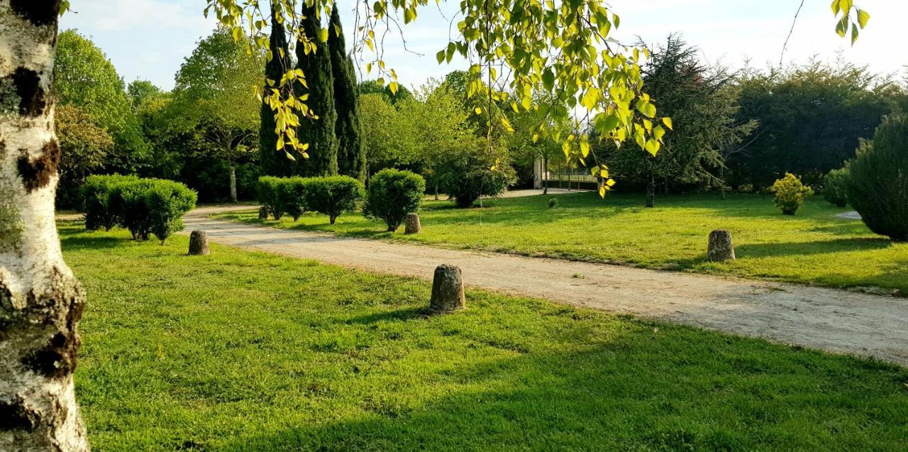 La Revetizon Bed & Breakfast Siecq Bagian luar foto